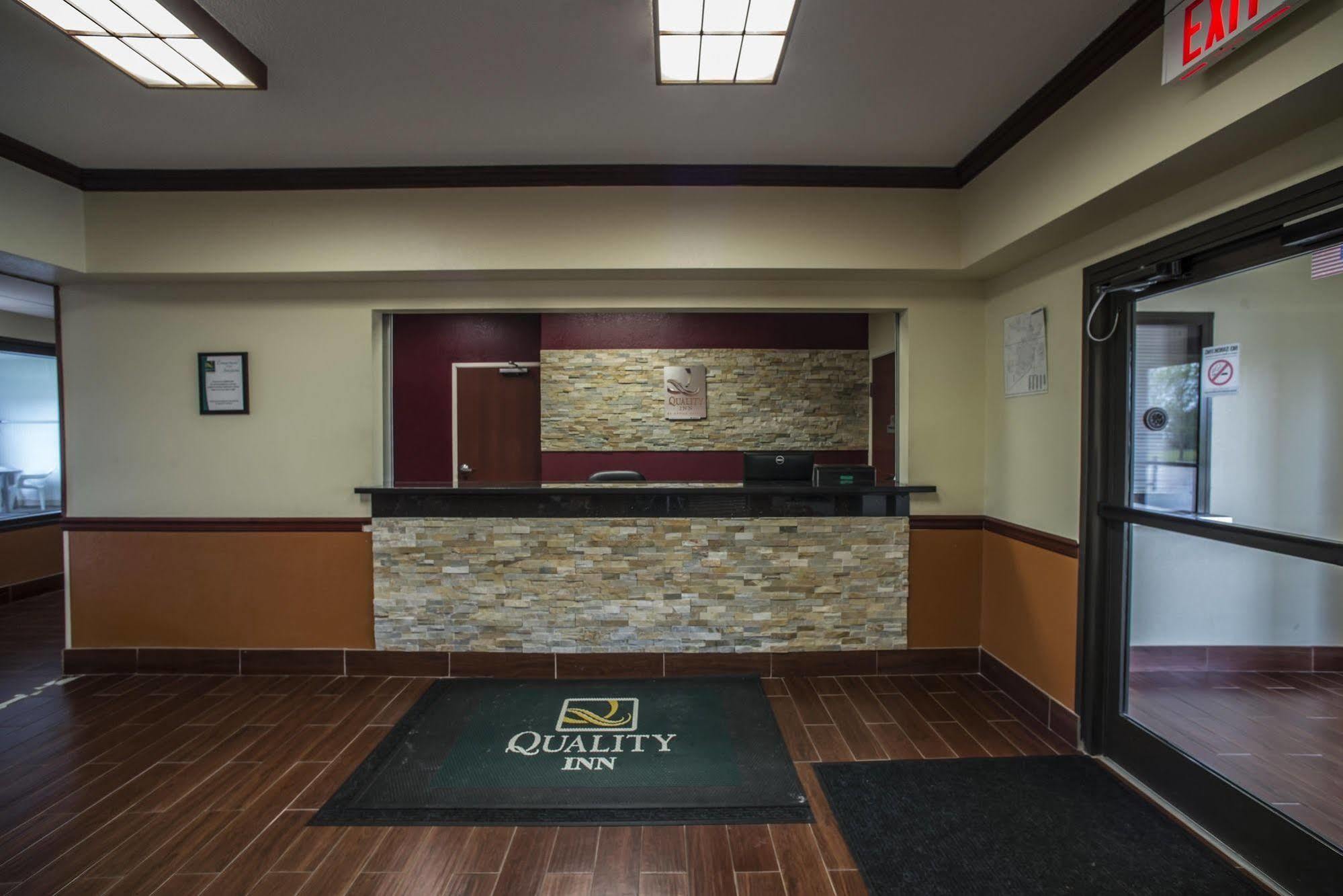 Quality Inn Harrisburg Exteriör bild