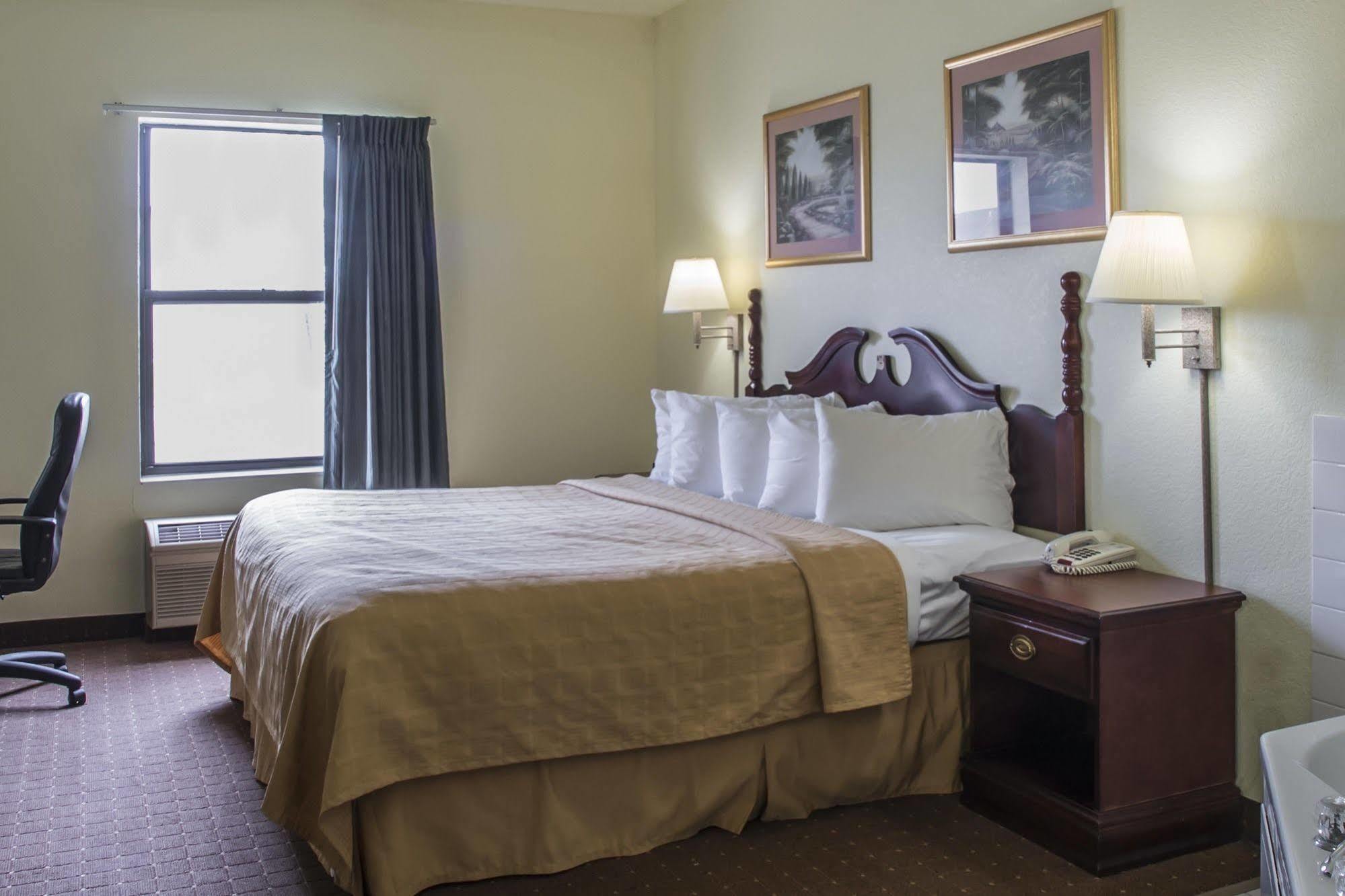 Quality Inn Harrisburg Exteriör bild